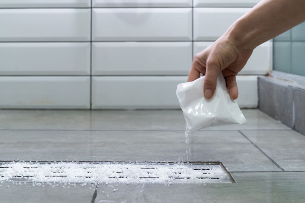 Débouchage de Toilettes à Paris : Techniques et Solutions 2 débouchage de toilettes au bicarbonate de soude et au vinaigre